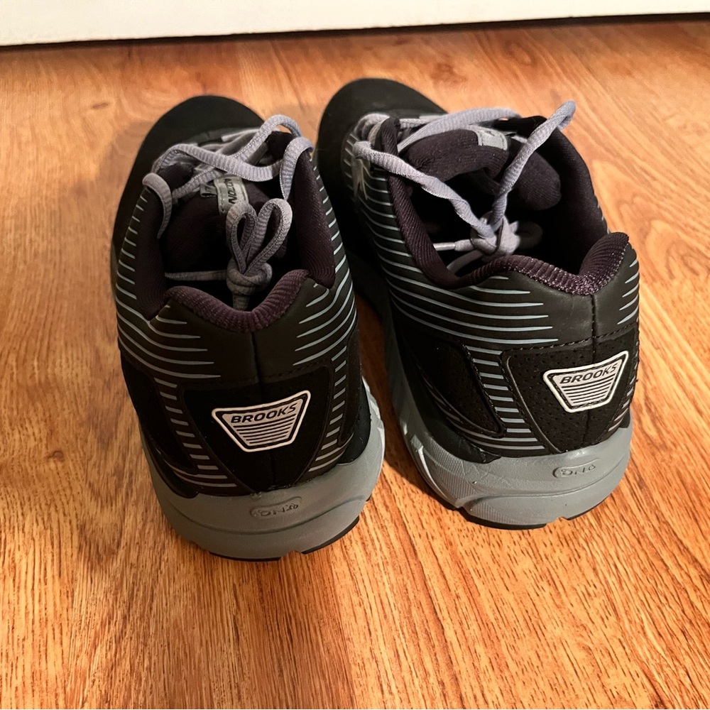 Brooks Black and Gray Addiction Walker Athletic Sneakers - Picture 2 of 5